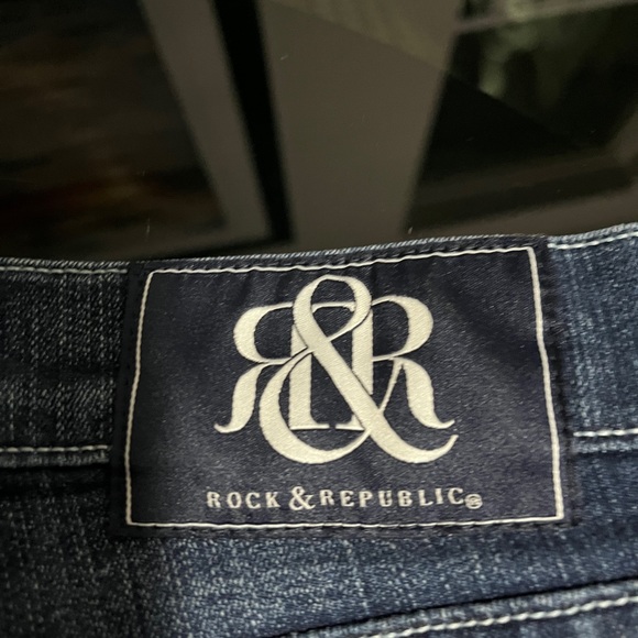 Rock & Republic medium wash small Swarovski embellished pockets - Picture 6 of 8
